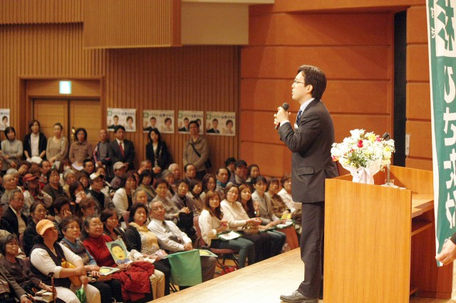 日本再建をリードする「世界の大阪」めざし、走り抜きます! (4月18日、旭区民センター)