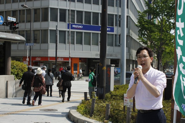 (5月5日、淀屋橋駅前にて)