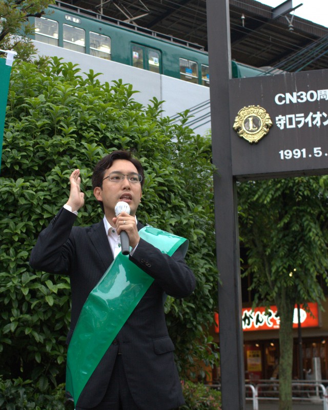 (5月19日、守口市駅前にて)